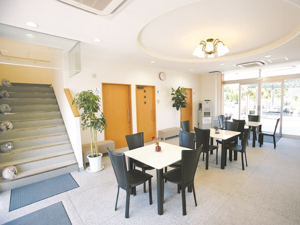 湘南フォレスト　明るい休憩所・ロビー