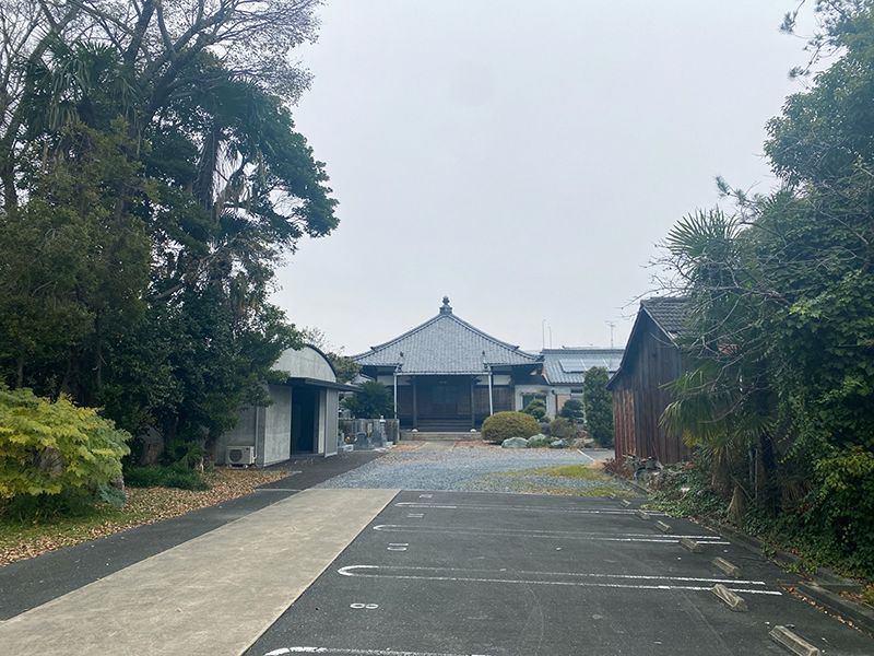 覚王院墓苑