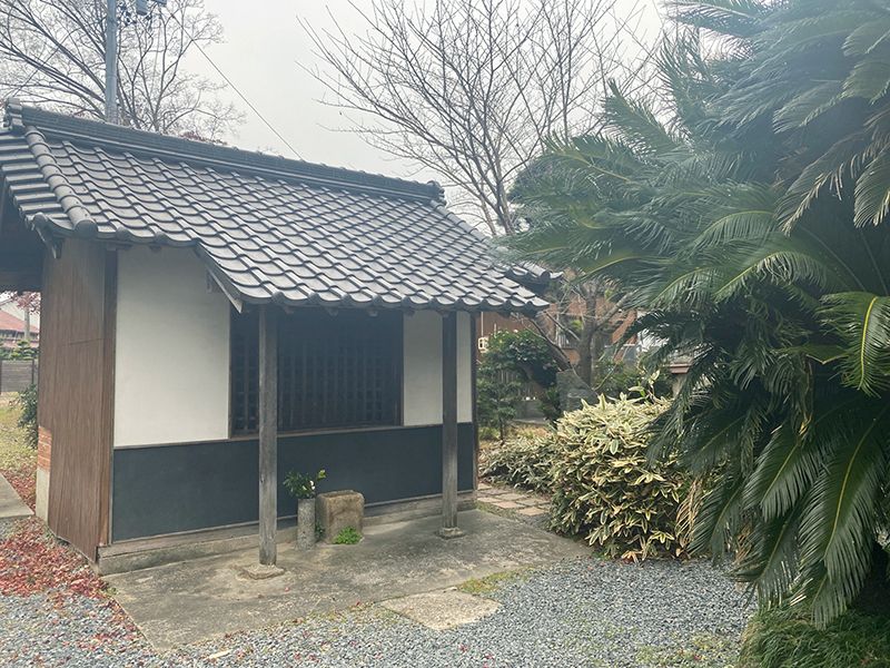 覚王院墓苑