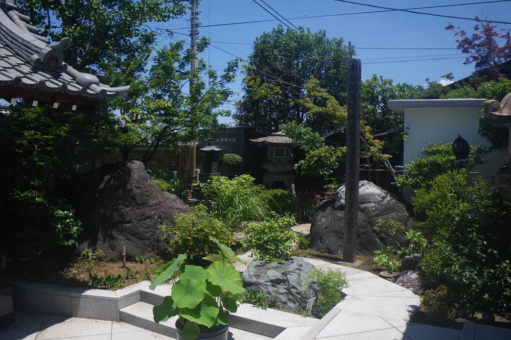 ねりま平和観音　緑豊かな庭園