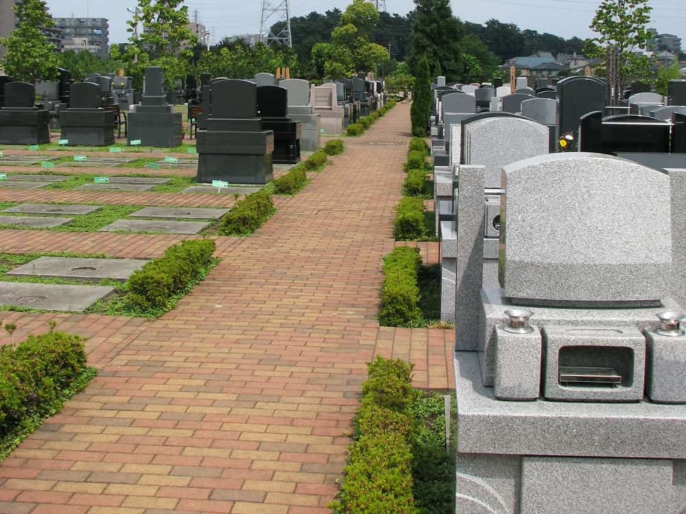 公園墓地 彩の恵　平坦な参道