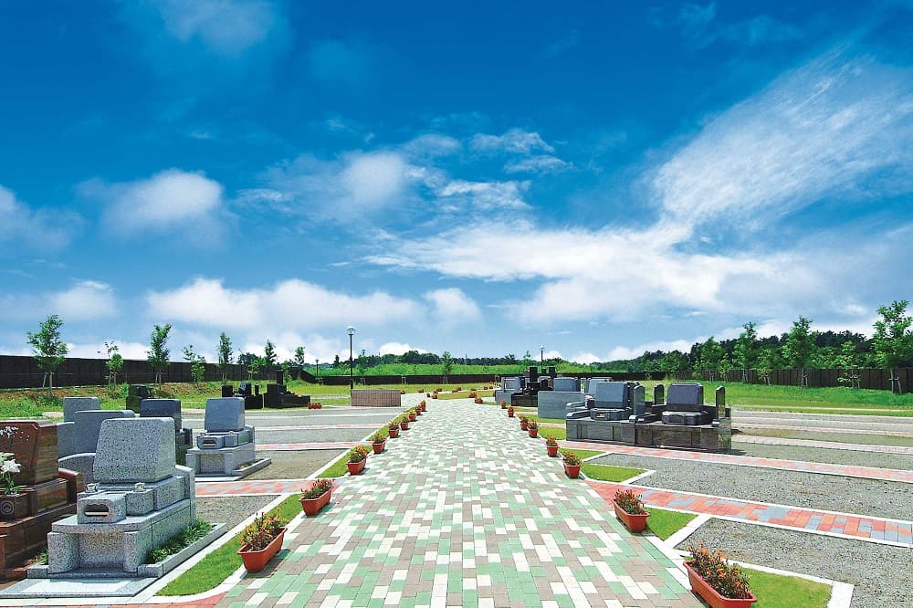 メモリアルフォレスト八千代　周囲に高い建物もなく開放感のある墓域