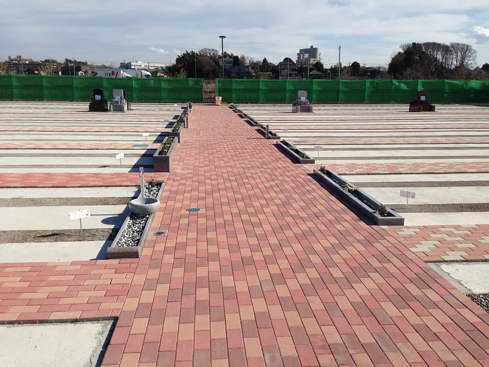 船橋中央メモリアルパーク　平坦な参道