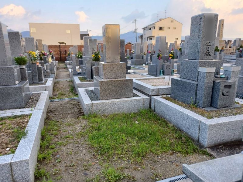 三箇墓地