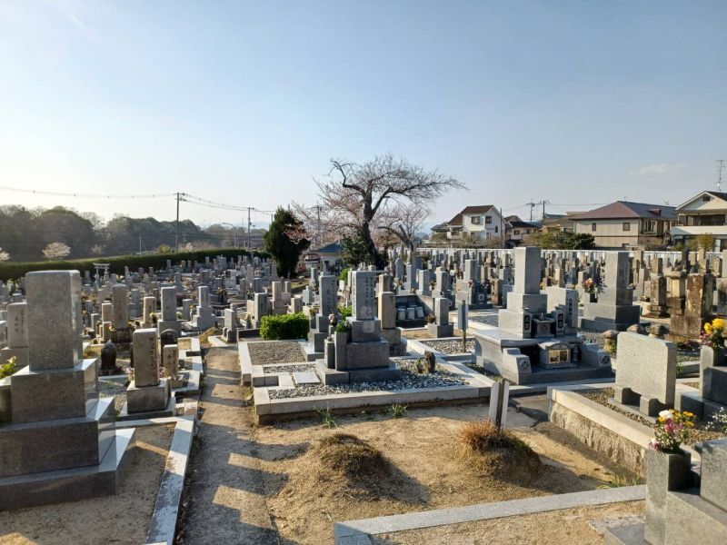 私市共同墓地