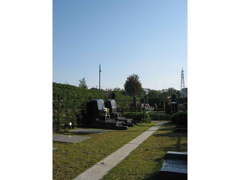 川越さくら浄苑　芝生墓所の参道