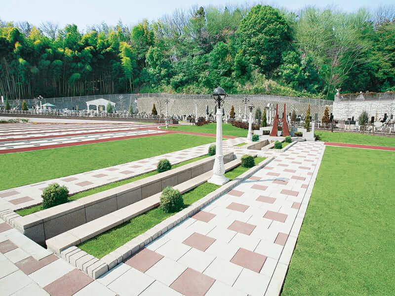 ヒルズ川崎聖地　バリアフリーの参道