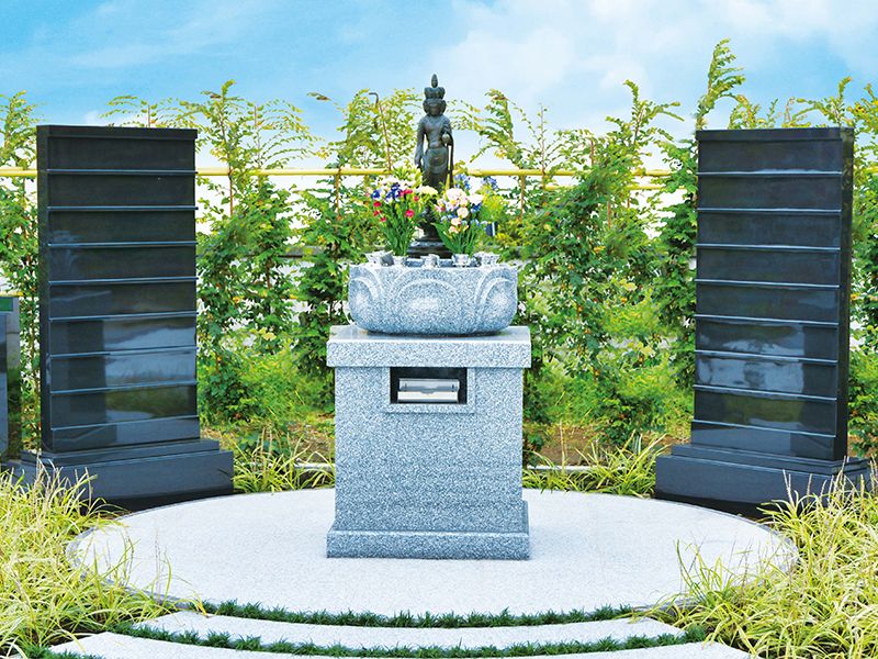 小平 寶縁の庭 永代供養墓 観音様型集合墓 憶（おもい）