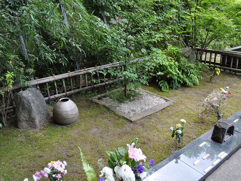 鎌倉やすらぎの杜 「ふれあいの碑」 樹木葬 菩提樹