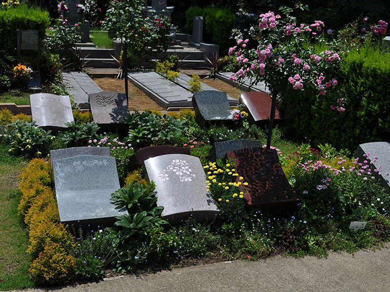 鎌倉やすらぎの杜 「ふれあいの碑」 永代供養墓 響（ひびき）