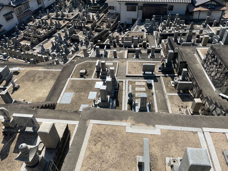 威徳寺墓地