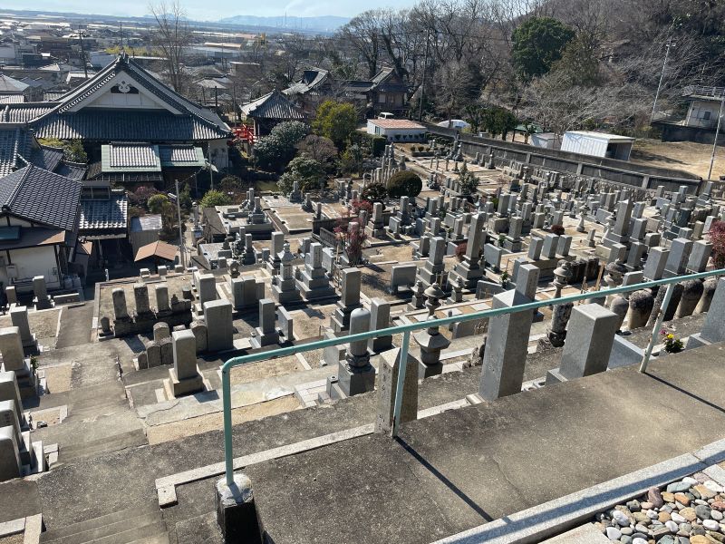 威徳寺墓地