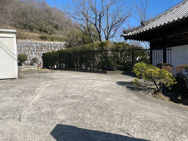 威徳寺墓地