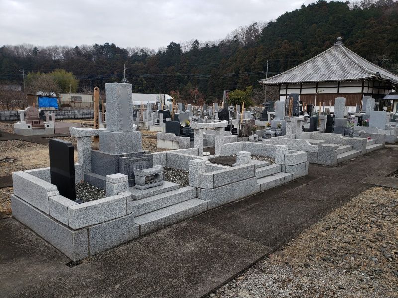 龍台寺墓苑