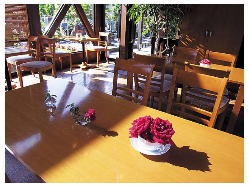 府中ふれあいパーク　バラの飾られた休憩室