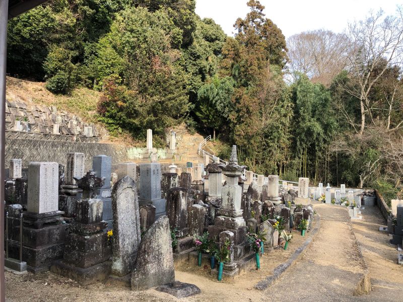 西墓地