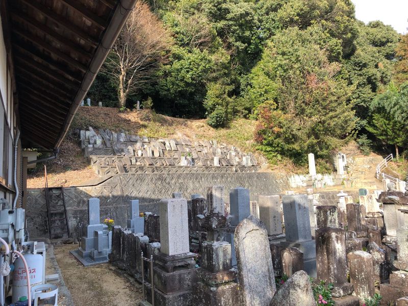 西墓地