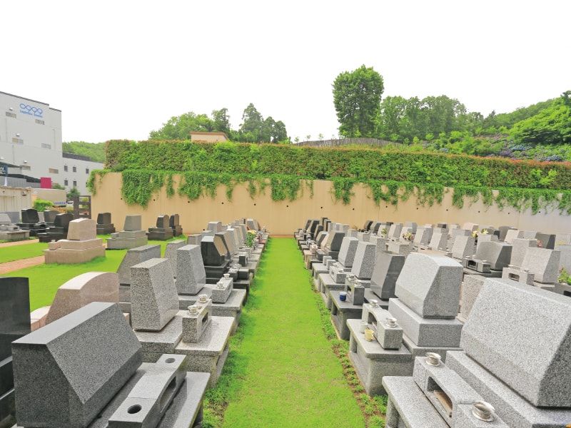 メモリアルパーククラウド御殿山　芝生が美しい墓域