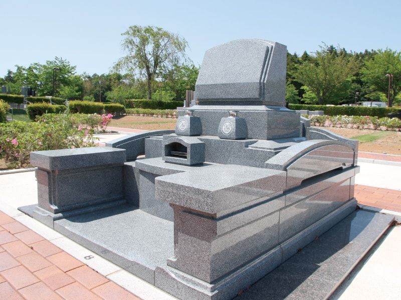 牛久浄苑のお墓例（洋型墓石）