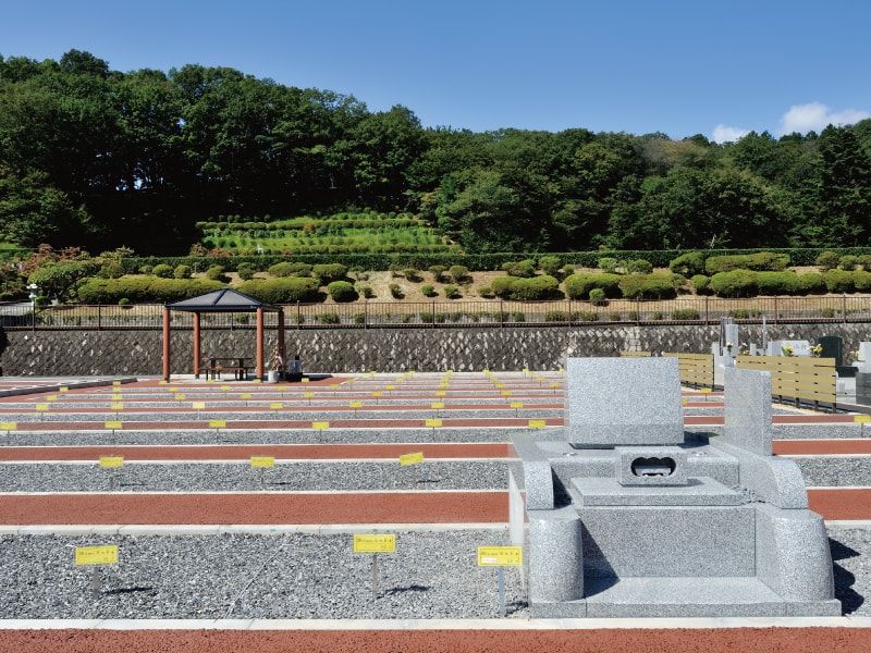 西多摩霊園の区画と洋型墓石