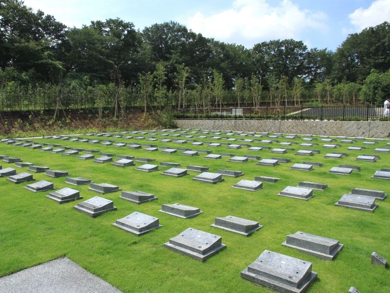 公営 稲城・府中メモリアルパーク　手入れが行き届いた墓域