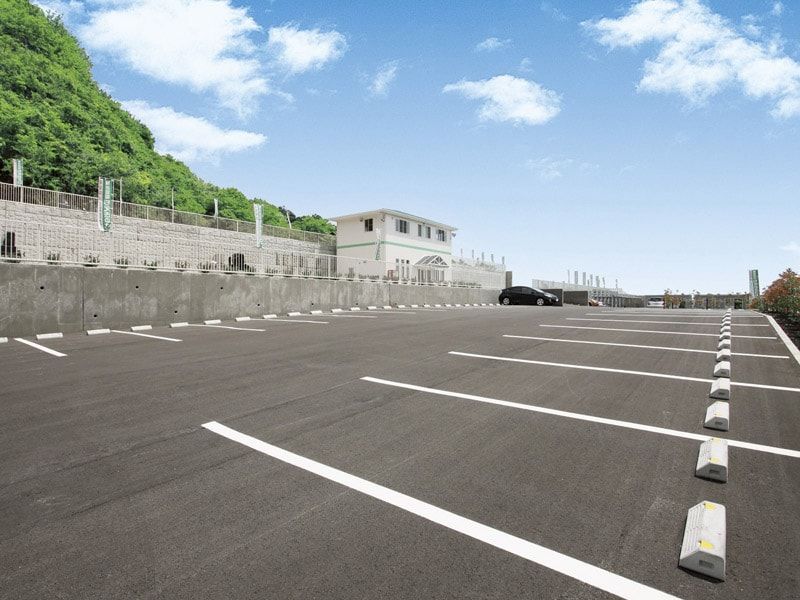 鶴巻霊園 もえぎのさと　広々とした平坦な駐車場