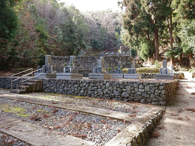 衣笠常修寺墓所