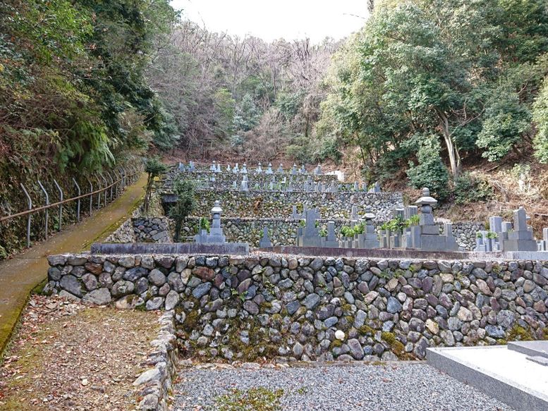 衣笠常修寺墓所
