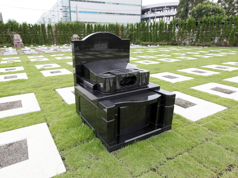 座間霊園 天空の郷　緑の芝生が美しい「芝墓所」