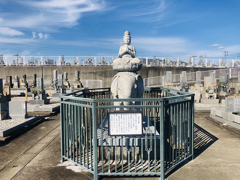 泉徳寺 のうこつうぼ