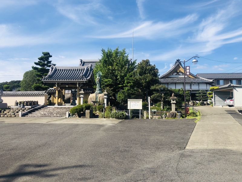 泉徳寺 のうこつうぼ