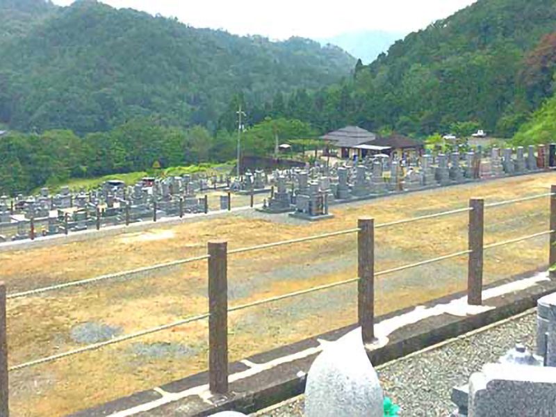 亀山霊苑
