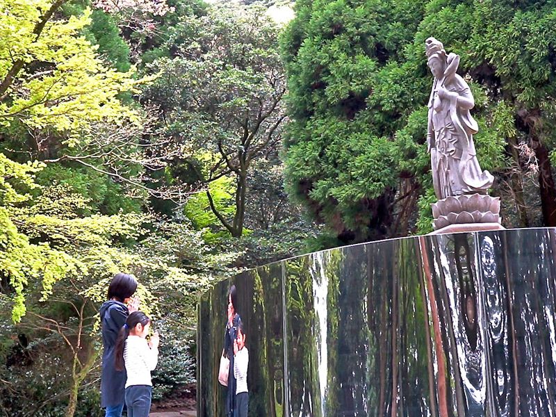 境内は参拝自由なので、いつでもお参りできます