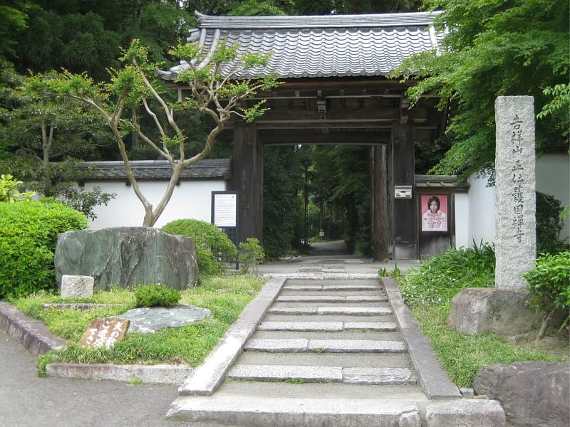 正伝寺墓苑の正面雰囲気