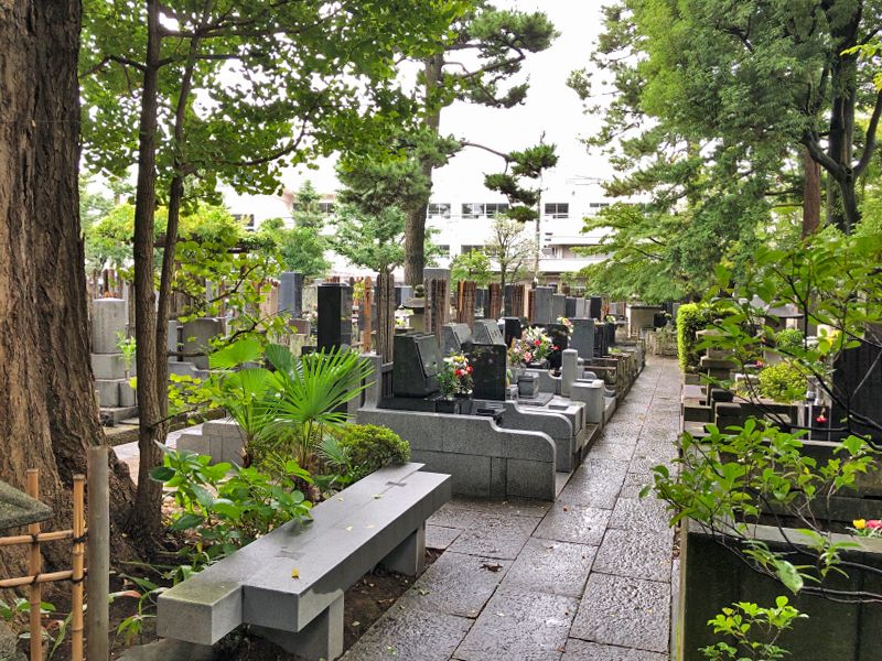 即応寺境内墓地