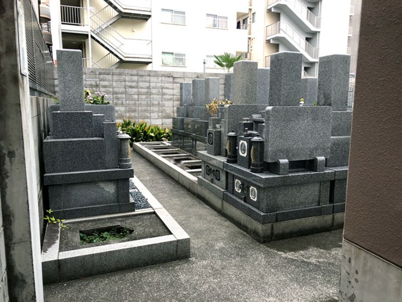 即応寺境内墓地