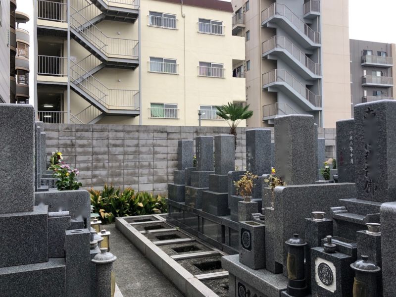 即応寺境内墓地