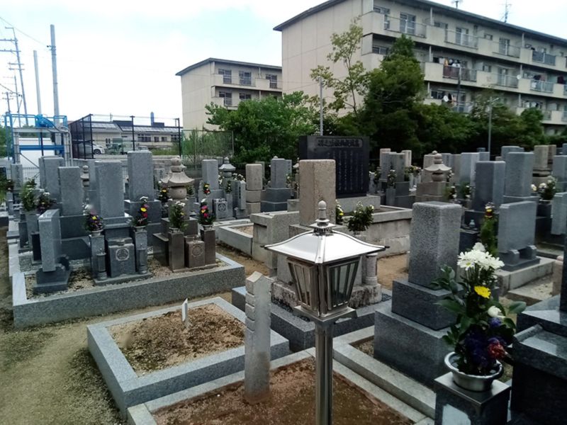 田井城墓地