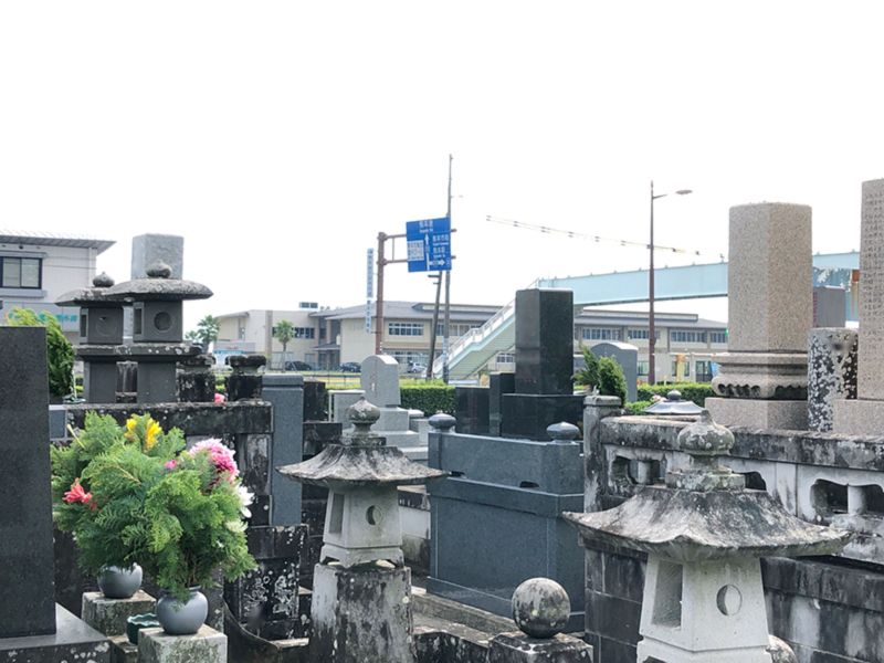 田井城墓地