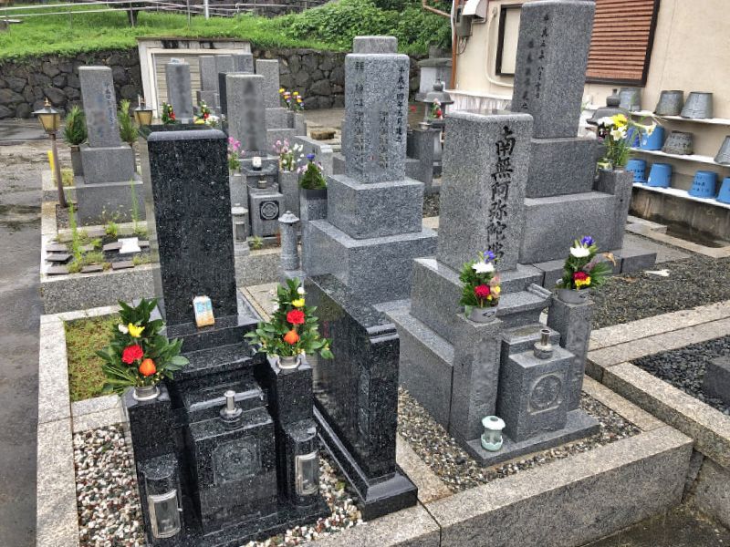 日下墓地