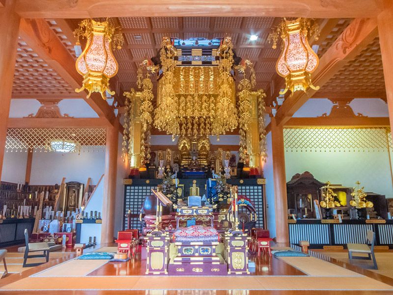 本堂内の祭壇