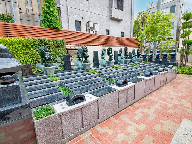 屋外の区画墓地