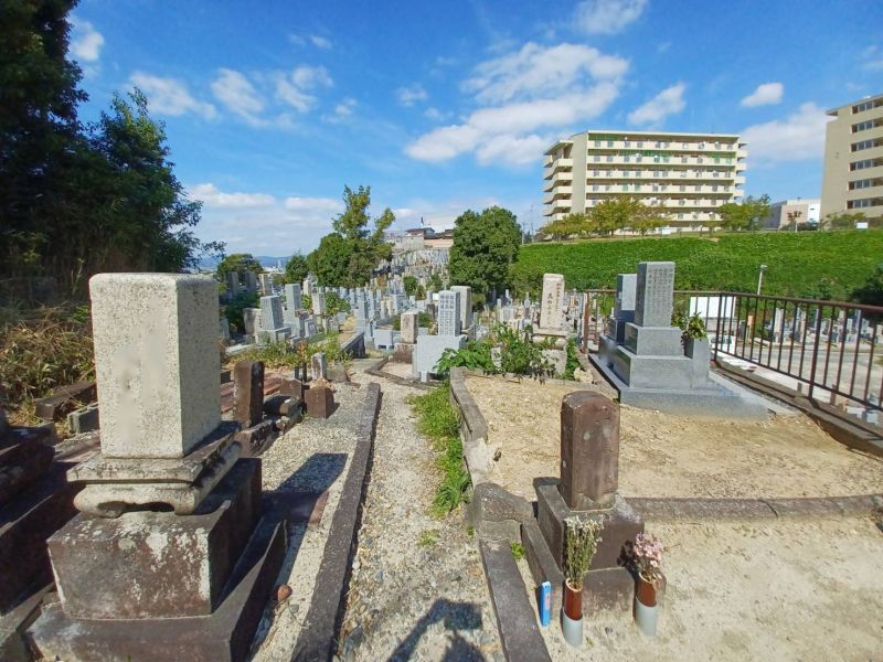 禁野・中宮共同墓地