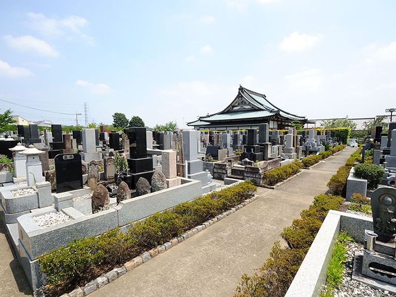 青葉区の高級住宅街に佇む墓苑