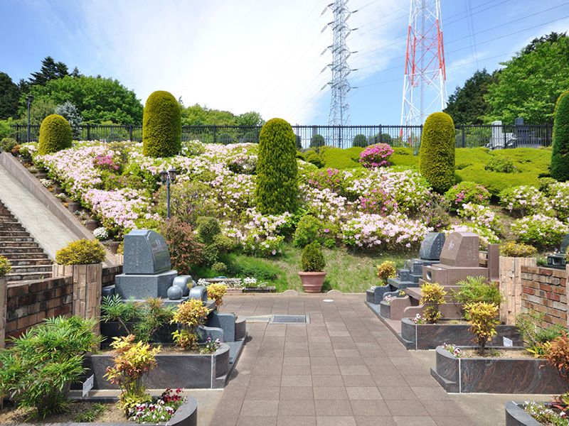 春にはつつじが咲き誇ります