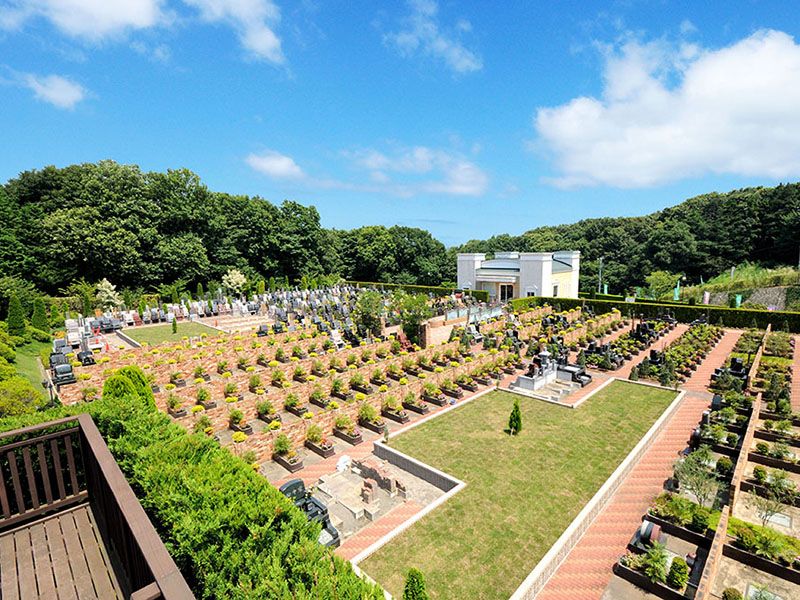 展望デッキより望む園内