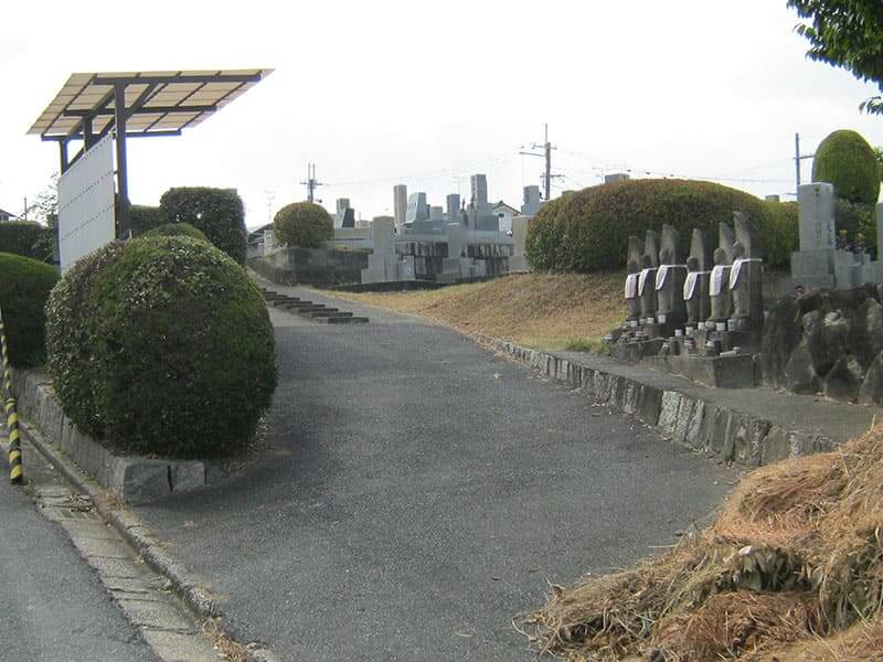 七条町南山墓地入口の坂