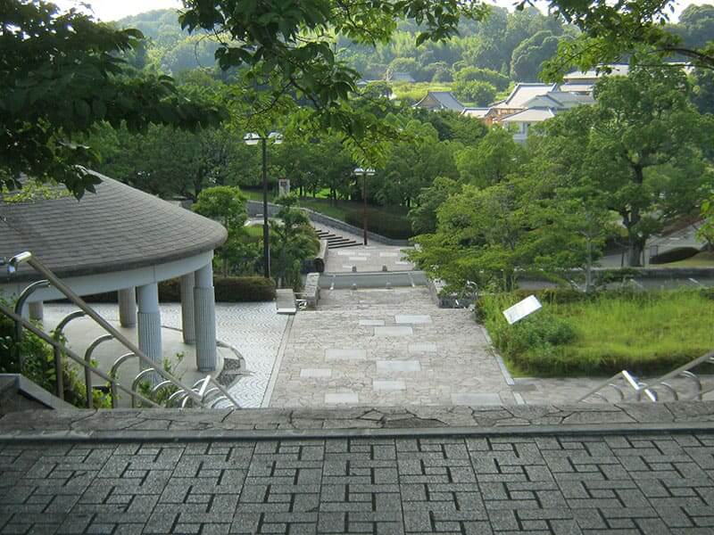 香具山墓園内の階段