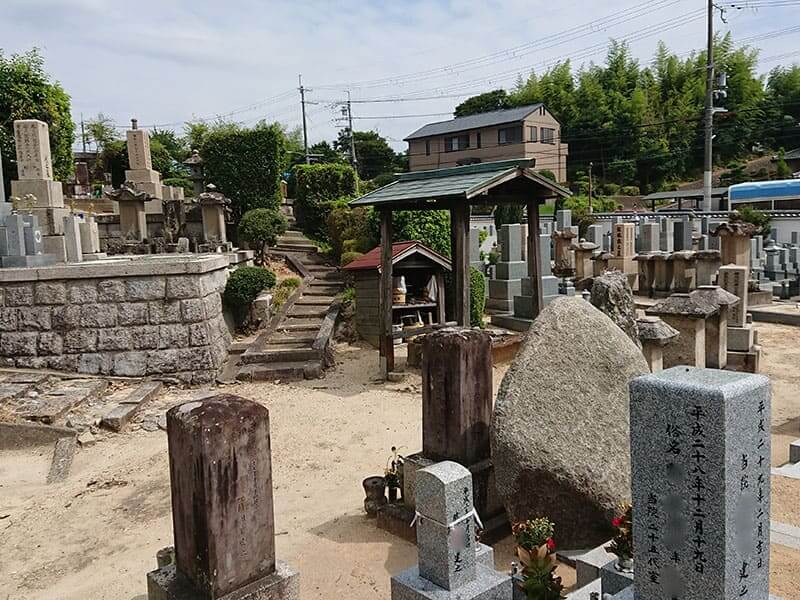 発志院墓地の水汲み場