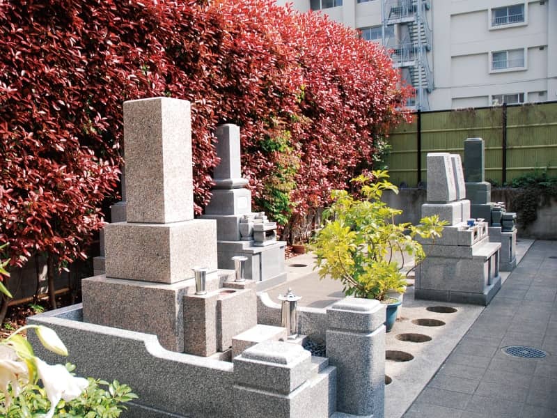 長巌寺墓苑の和型墓石